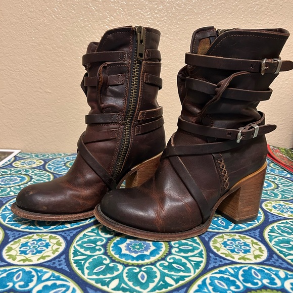 ♥️ Freebird Baker boots. size 7 EUC! - Picture 3 of 5